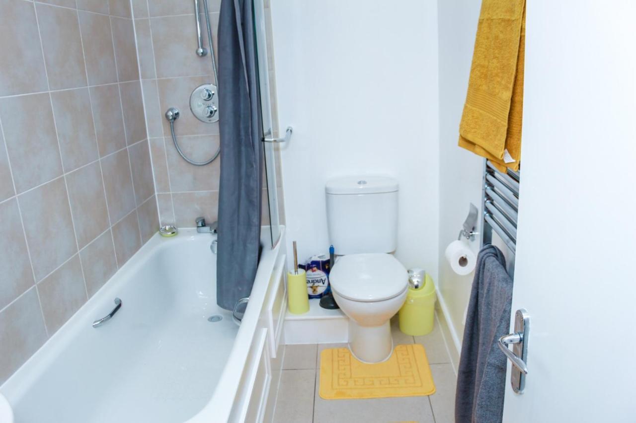 Camden Guest House Double Bedroom With Super Large King Bed Londres Exterior foto